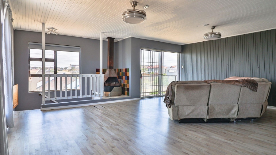 4 Bedroom Property for Sale in De Kelders Western Cape